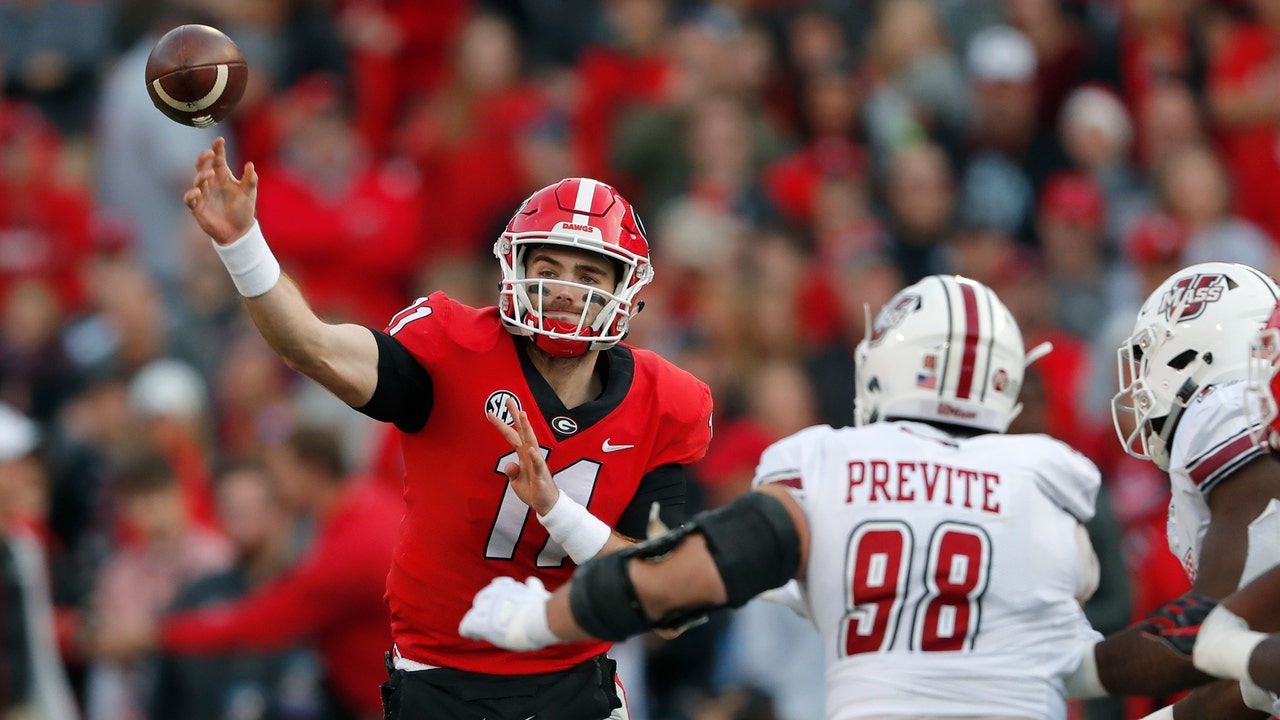 Freshmen Fields, Cook power No. 5 Georgia past UMass, 66-27